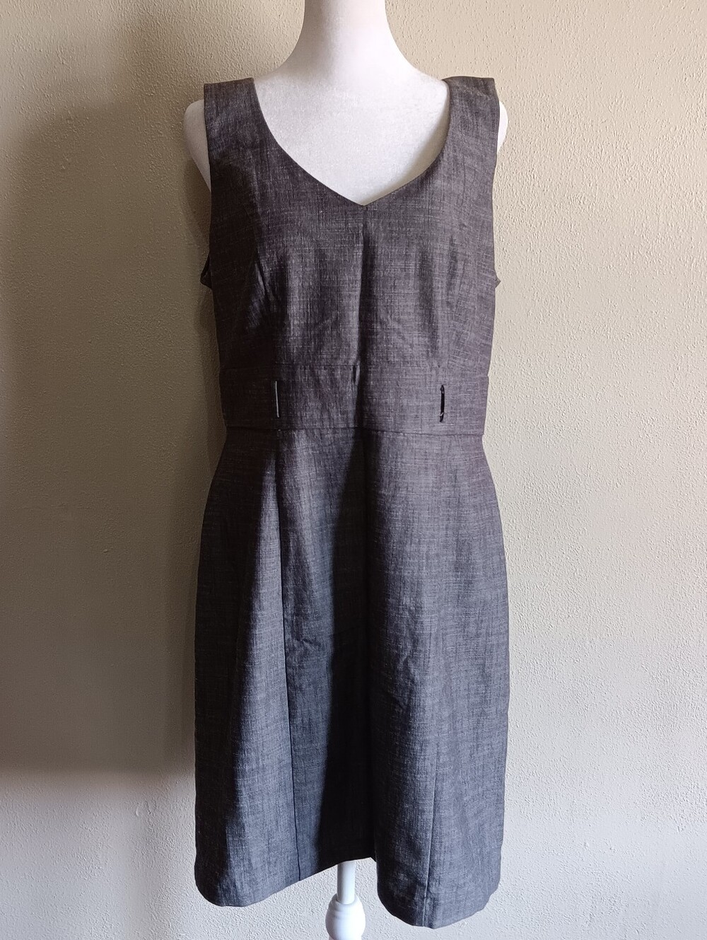 Simple Gray Sleeveless V-Neck Chambray Dress, Maurices Sz 14, Academia, Office